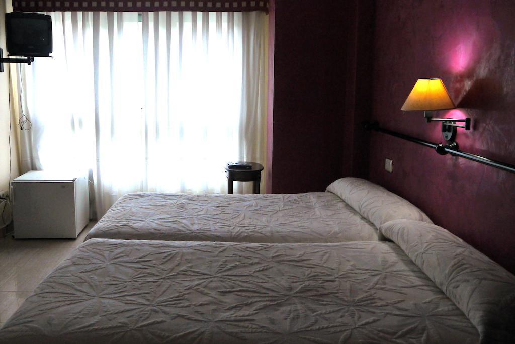 Hotel Lena Пола-де-Лена Номер фото