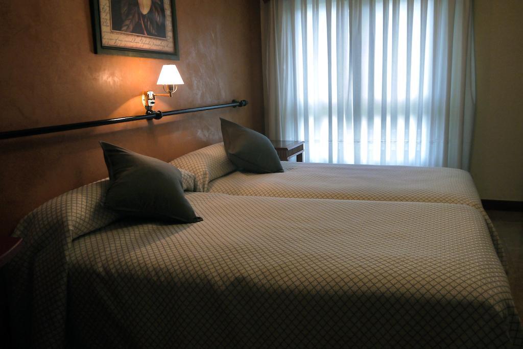 Hotel Lena Пола-де-Лена Номер фото